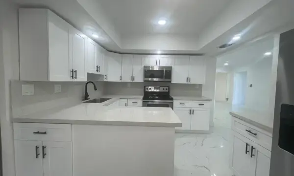3290 NW 39th Street, Lauderdale Lakes, FL 33309