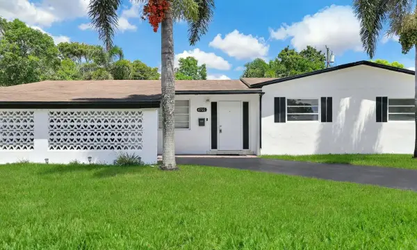 4723 NW 4th Street, Plantation, FL 33317