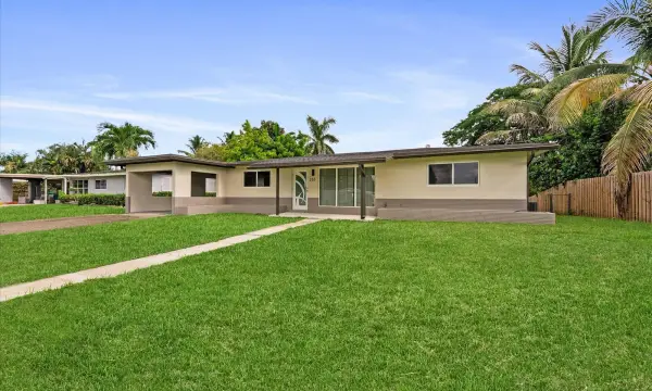 256 Greenbrier Drive, Palm Springs, FL 33461