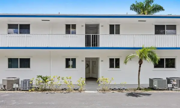2 Garden Street 203m, Tequesta, FL 33469