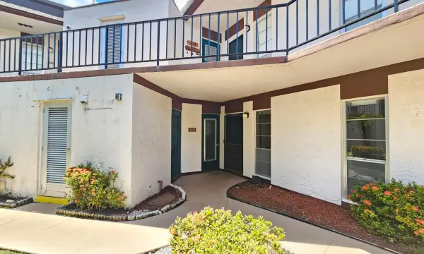 6 Greenway Village N 105, Royal Palm Beach, FL 33411