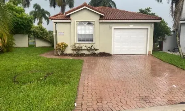 10627 NW 7th Street, Pembroke Pines, FL 33026
