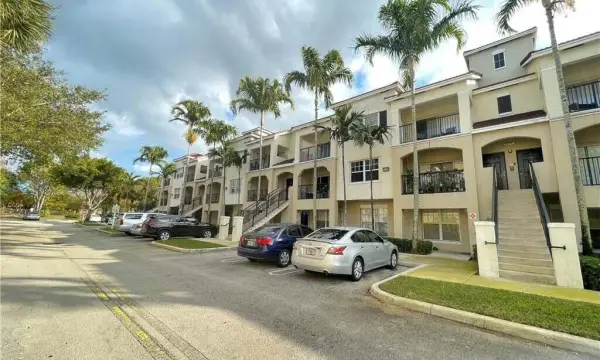 5820 W Sample Road 305, Coral Springs, FL 33063