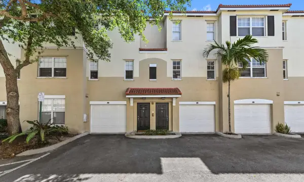 6020 W Sample Road 204, Coral Springs, FL 33067