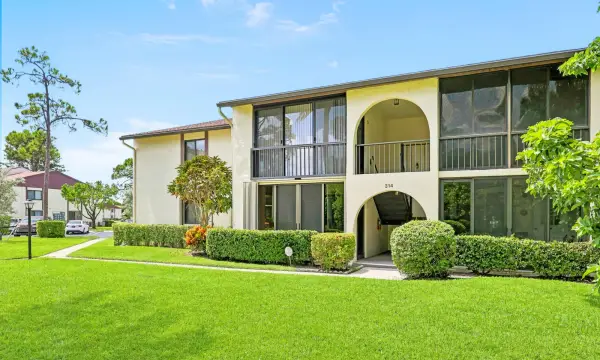 314 Knotty Pine Circle C-1, Greenacres, FL 33463