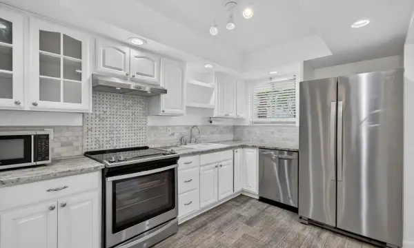 3186 Via Poinciana 115, Lake Worth, FL 33467