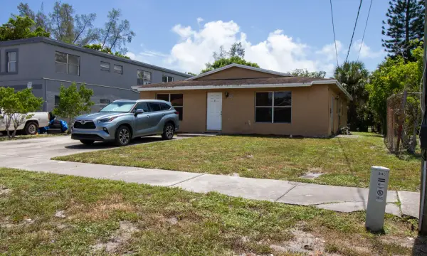 230 SW 8th Street, Deerfield Beach, FL 33441