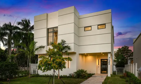 715 SE 4th Avenue, Delray Beach, FL 33483