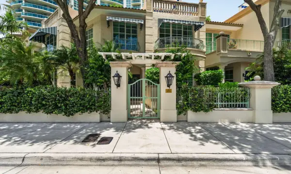 411 N New River Drive E V-2, Fort Lauderdale, FL 33301