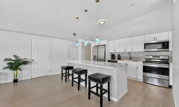 910 NW 17th Avenue, Fort Lauderdale, FL 33311