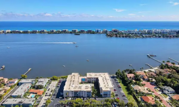 1502 S Lakeside Drive #401, Lake Worth Beach, FL 33460