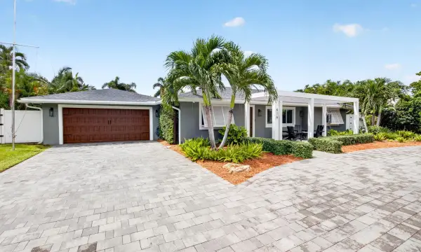 916 SW 36th Court, Boynton Beach, FL 33435