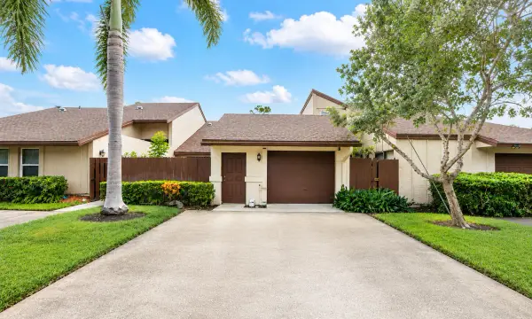 22686 Vistawood Way, Boca Raton, FL 33428