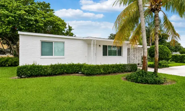 2516 Lorraine Court, North Palm Beach, FL 33403