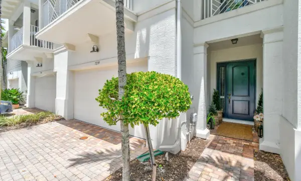 7239 Oxford Court, Palm Beach Gardens, FL 33418