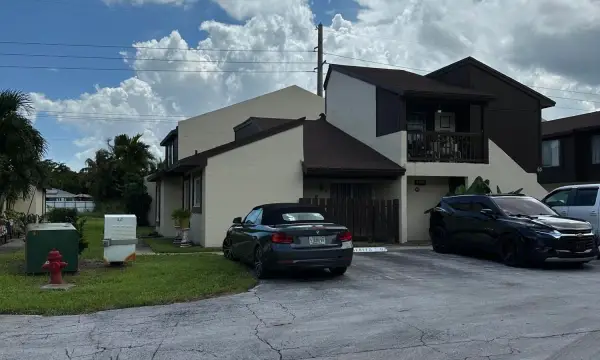 5292 Bosque Lane 57, West Palm Beach, FL 33415