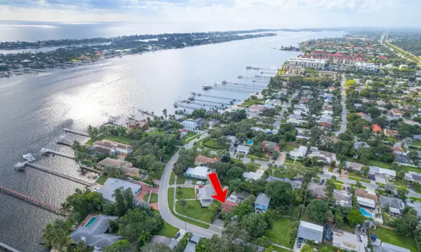 545 S Lake Drive, Lantana, FL 33462