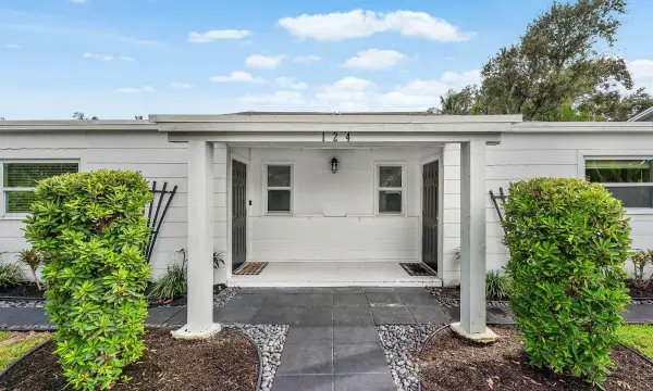124 Mayfield Road W, Lantana, FL 33462