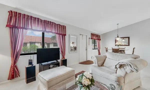 815 Andrew Redding Road 202, Lantana, FL 33462