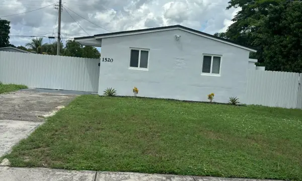 1520 N 68th Terrace, Hollywood, FL 33024