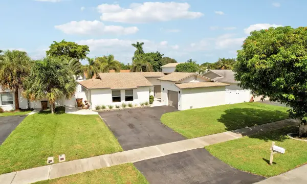 275 NW 39th Way, Deerfield Beach, FL 33442