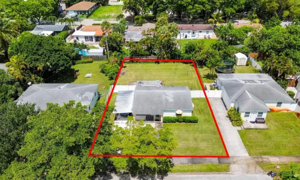 933 Upland Road, West Palm Beach, FL 33401