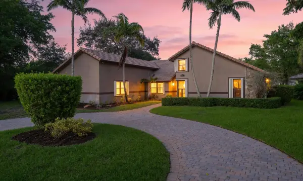 197 NW 104th Avenue, Coral Springs, FL 33071