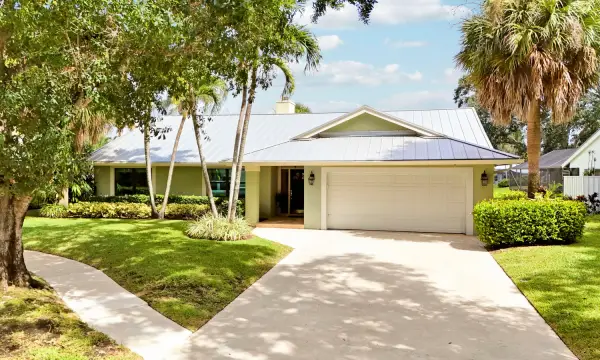 6577 Woodloch Court, Jupiter, FL 33458