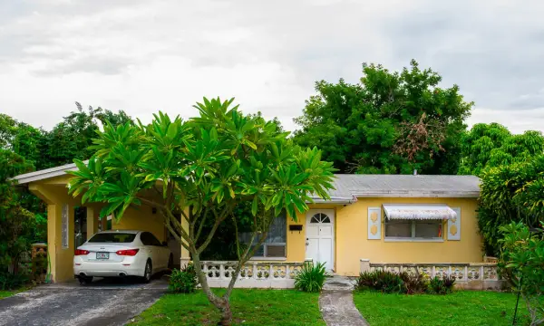 4211 NW 43rd Street, Lauderdale Lakes, FL 33319