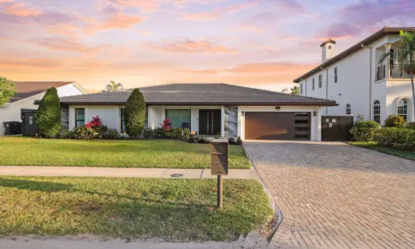 2820 NE 47th Street, Lighthouse Point, FL 33064