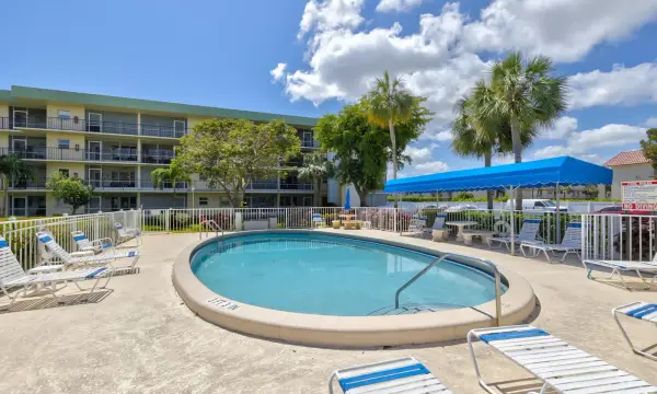 806 SE 7th Street 201, Deerfield Beach, FL 33441