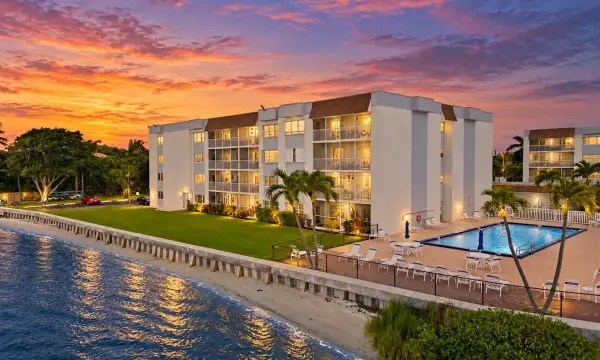 1516 S Lakeside Drive 408, Lake Worth Beach, FL 33460