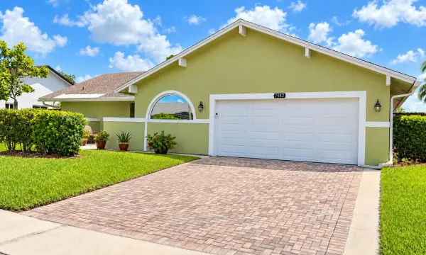 7482 NW 48th Place, Lauderhill, FL 33319
