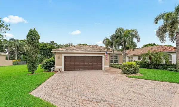 11025 Carmelcove Circle, Boynton Beach, FL 33473