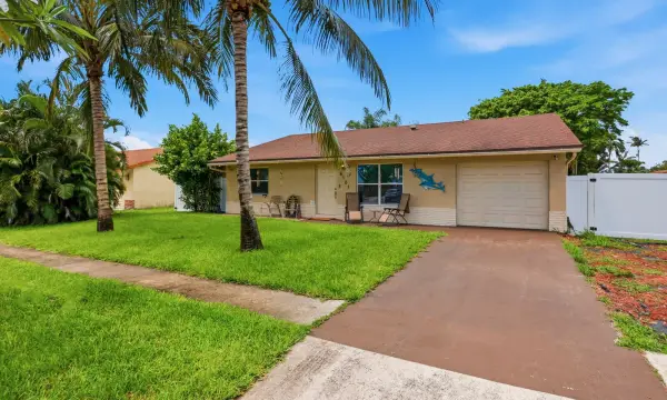6101 Carthage Circle S, Lake Worth, FL 33463