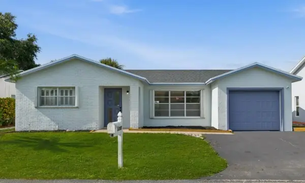 7198 Pine Forest Circle E, Lake Worth, FL 33467