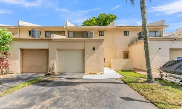 4281 NW 76 Avenue, Davie, FL 33328