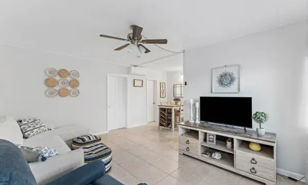 11 SW 4th Avenue Unit 6, Boca Raton, FL 33432