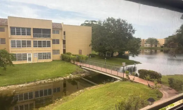 5851 NW 62nd Avenue 201, Tamarac, FL 33319