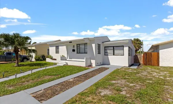 1227 N Ocean Breeze, Lake Worth Beach, FL 33460