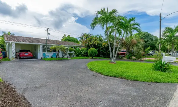 1318 Cardinal Lane, Lantana, FL 33462