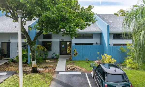 2840 S Oakland Forest Drive 2703, Oakland Park, FL 33309