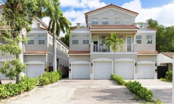 213 SW 11th Street 213, Fort Lauderdale, FL 33315