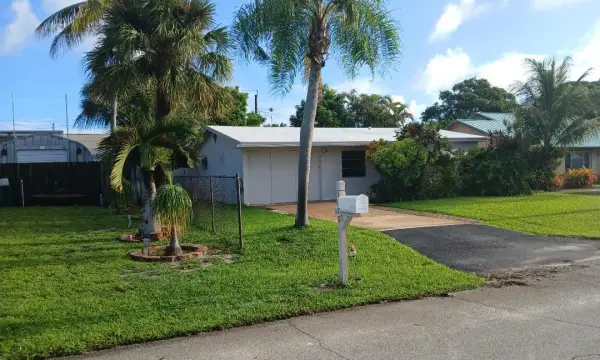 1075 James Road, Lantana, FL 33462