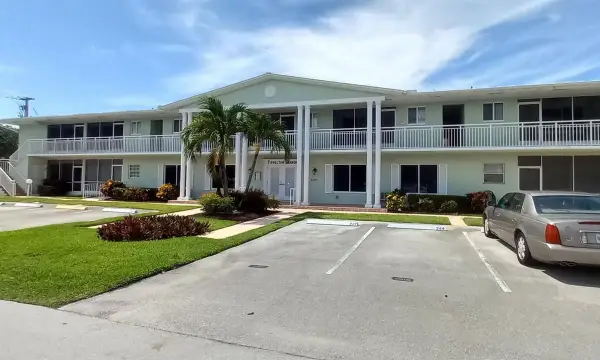 2100 NE 38th Street 218, Lighthouse Point, FL 33064