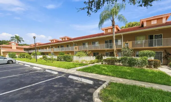 5876 Regal Glen Drive 201, Boynton Beach, FL 33437