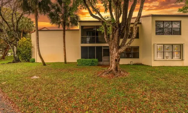 2300 S Cypress Bend Drive 204, Pompano Beach, FL 33069