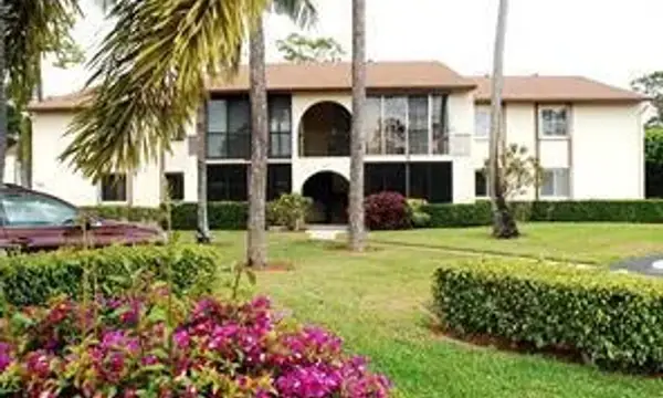308 Knotty Pine Circle D-1, Greenacres, FL 33463