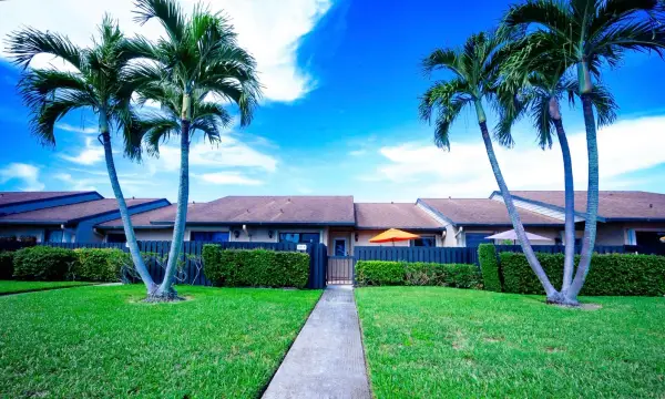 727 Sunny Pine Way F, Greenacres, FL 33415