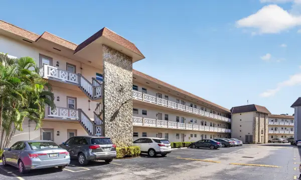 5181 W Oakland Park Boulevard 104, Lauderdale Lakes, FL 33313